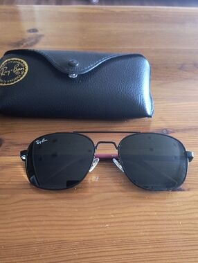 Ray-Ban Green Sunglasses With black Case And Box.